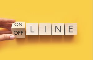 Offline vs Online Digital Marketing Courses : Which is Better for You ?